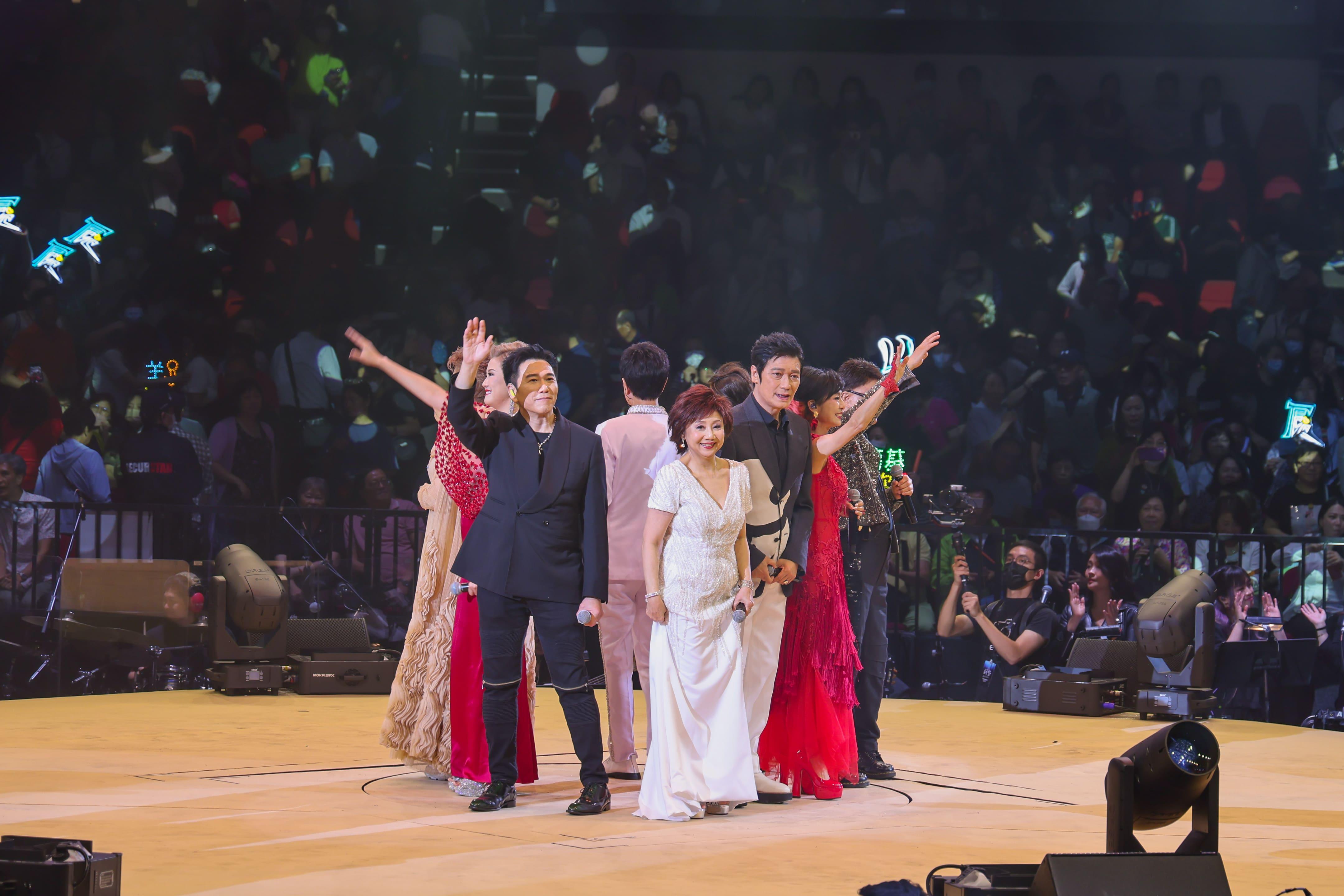 歌手大合唱《前程錦繡》。