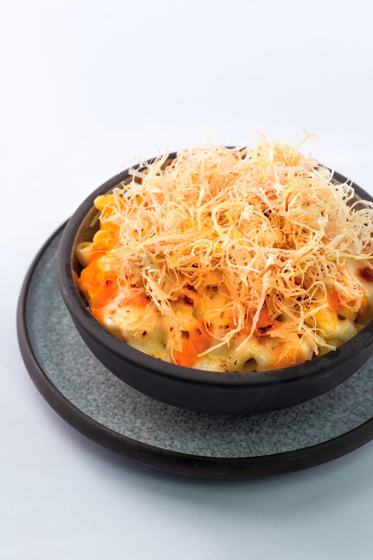 黑椒肉蟹通心粉($158)黑胡椒辛香突出,芝士啖啖拉絲,泥蟹肉吃得出新鮮。