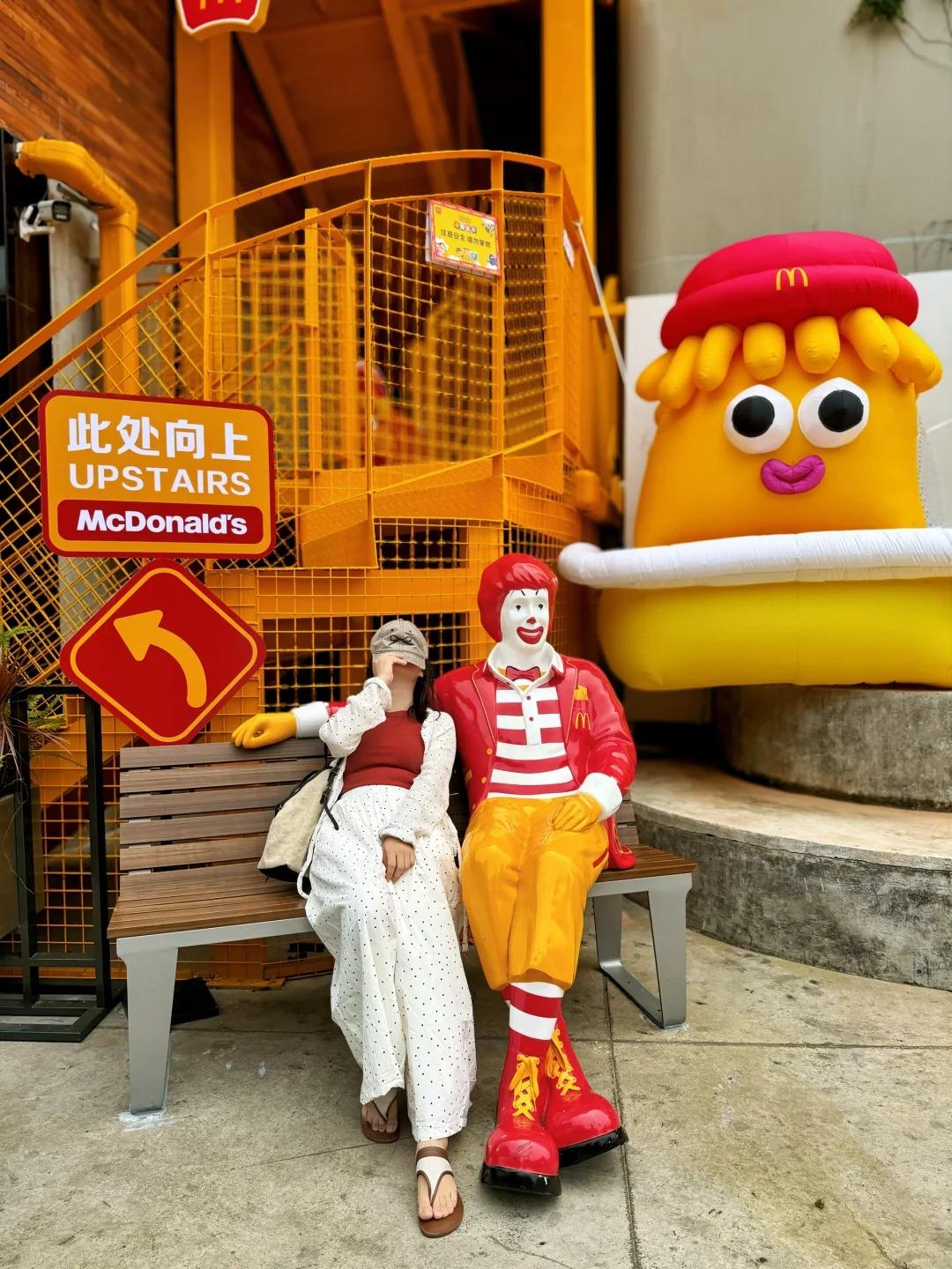 粉絲可與標誌性麥當勞叔叔合照。(小紅書圖片)