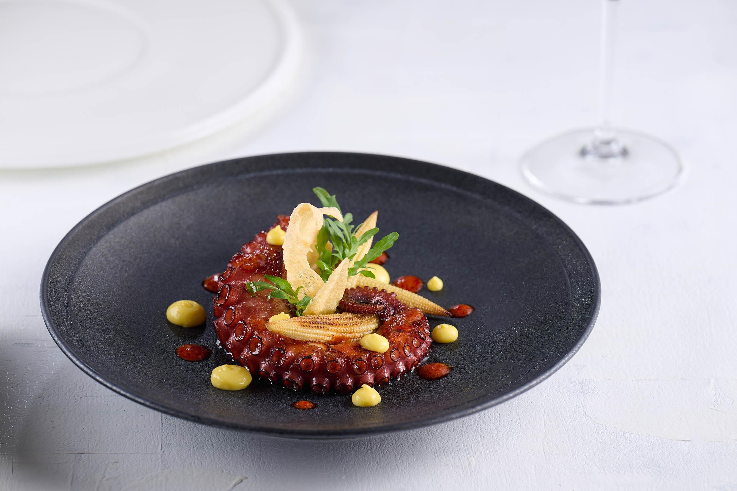 燒八爪魚配卡拉布利亞辣肉腸醬汁