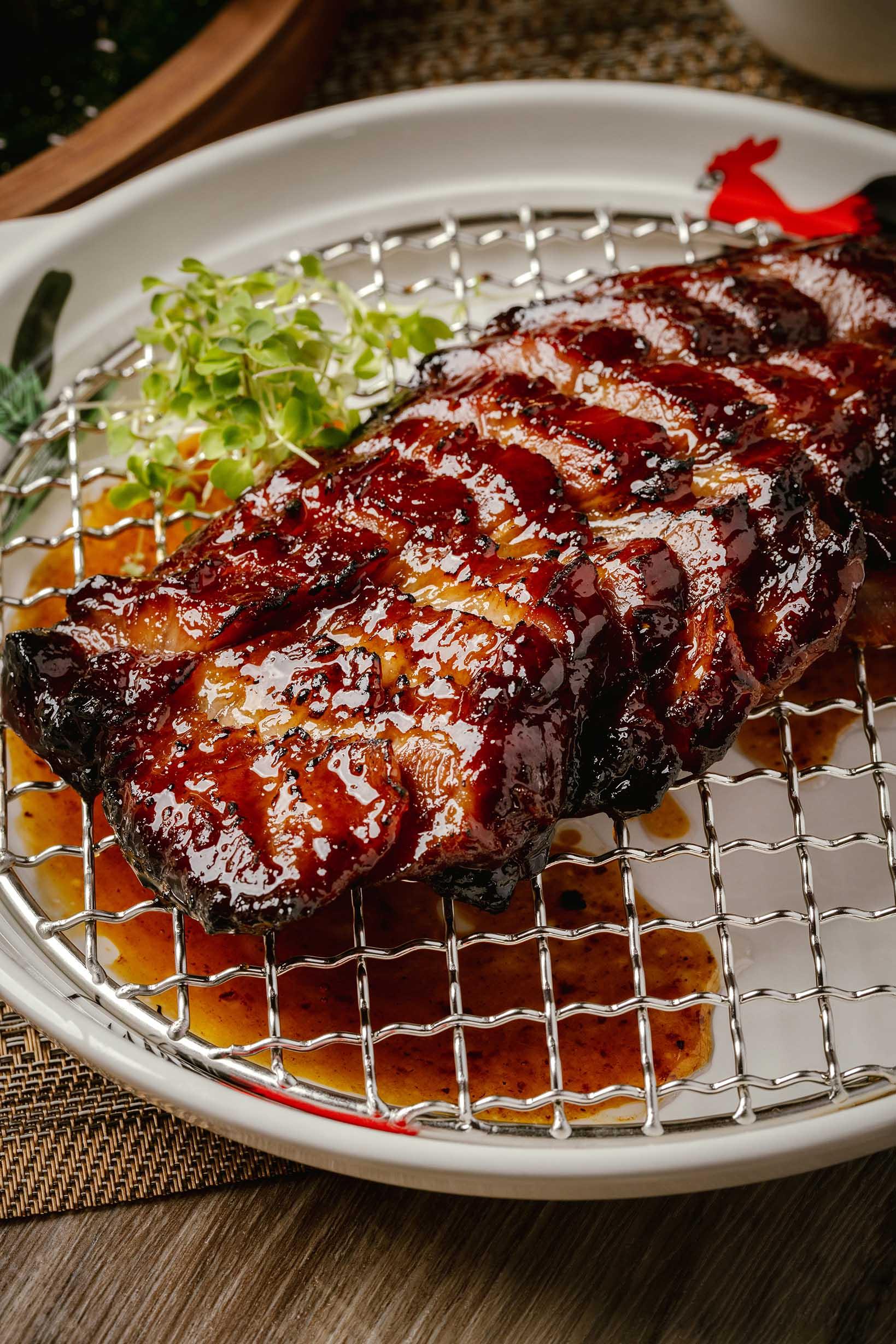 百花蜜汁黑毛豬叉燒