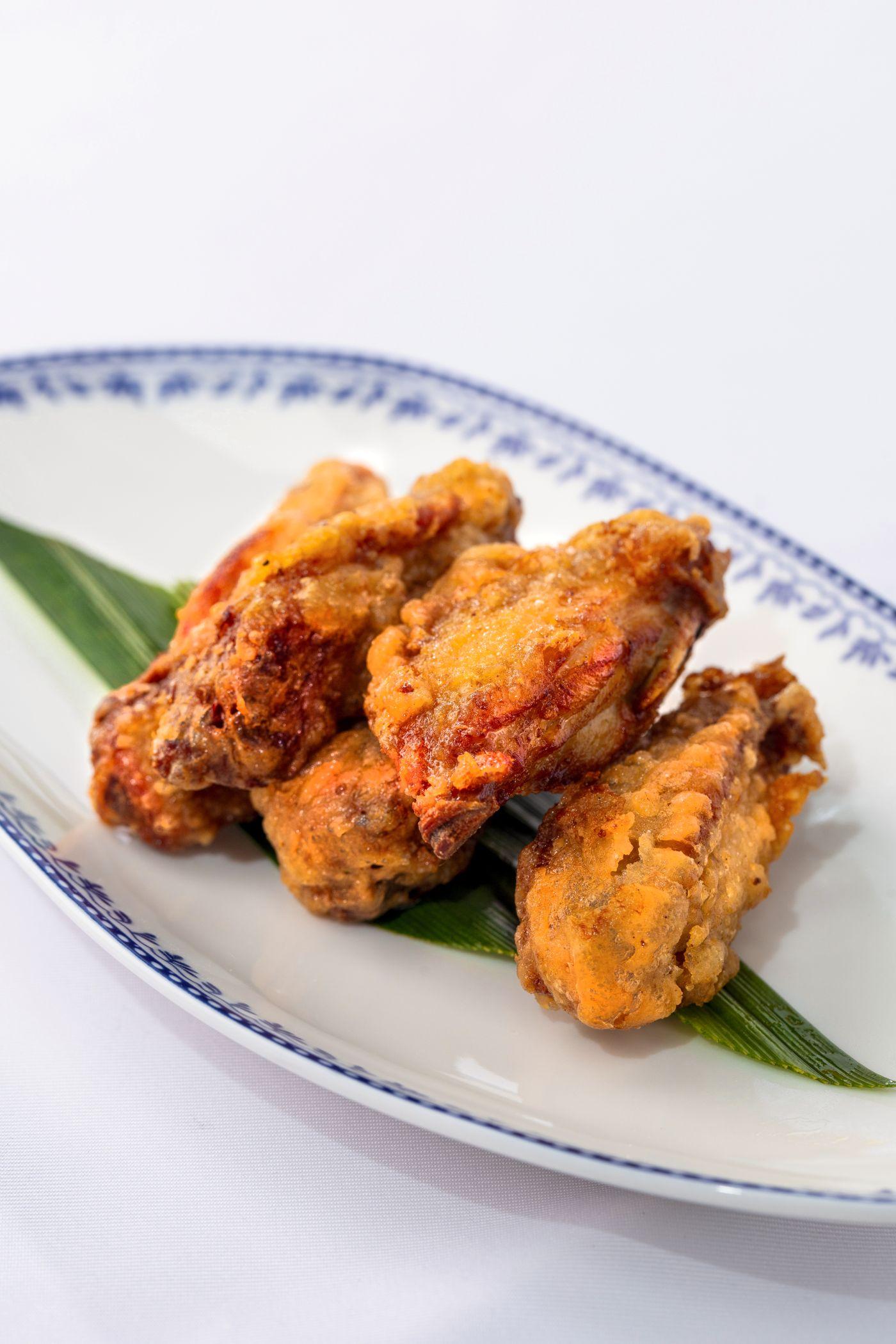 秘製蝦醬雞翼 ($98)單骨雞翼入味鹹香酥脆。