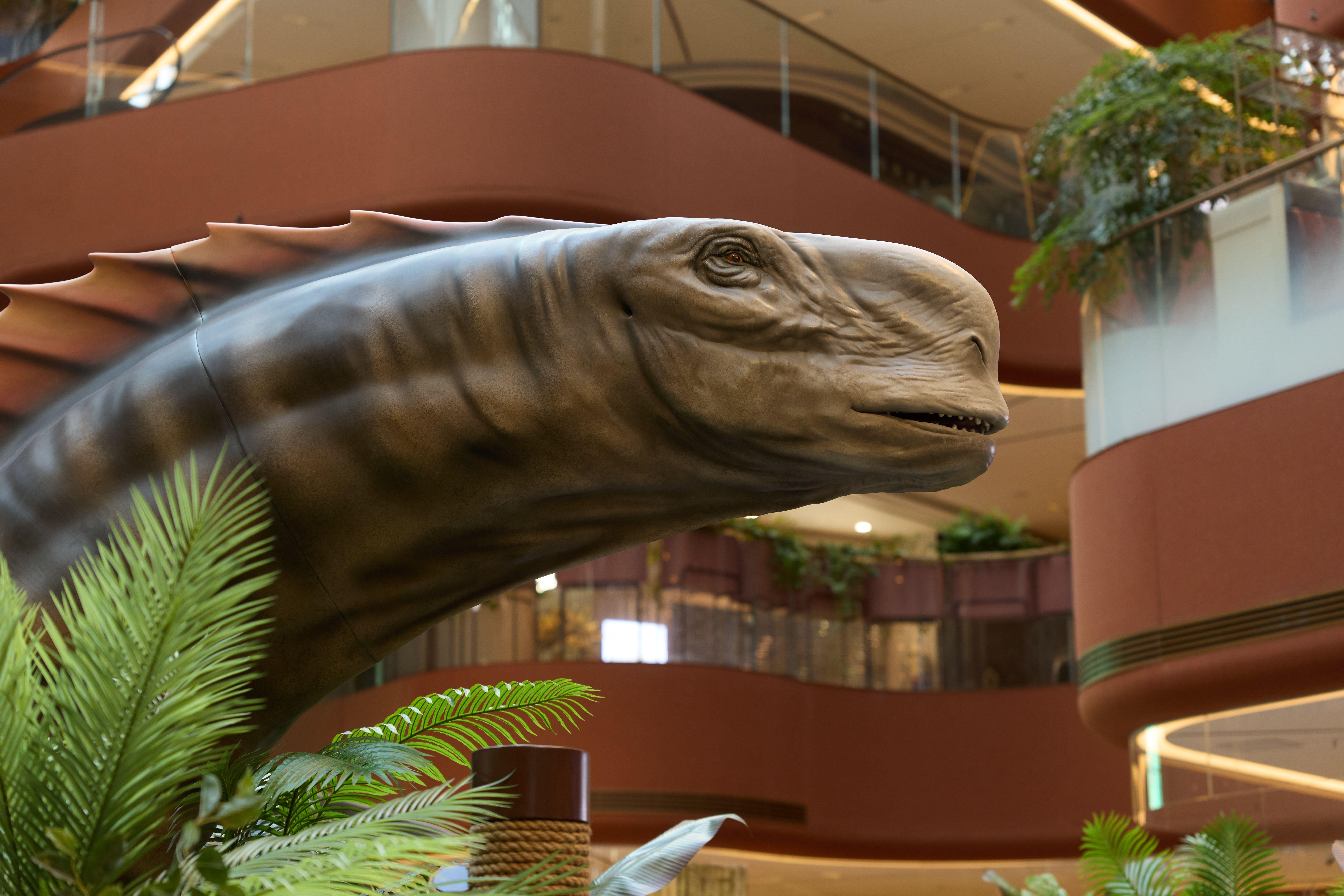 第一關卡「陸」場景:森林中的泰坦巨龍