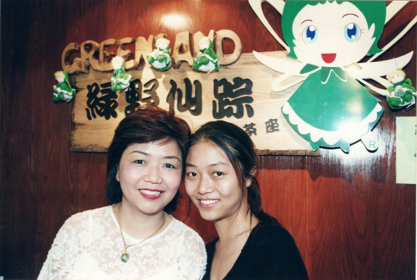 90年盛行台式珍珠奶茶,媽子食熱潮創辦台式茶座綠野仙踪。綠野仙踪高峰期全港共有七間分店。(被訪者提供照片)