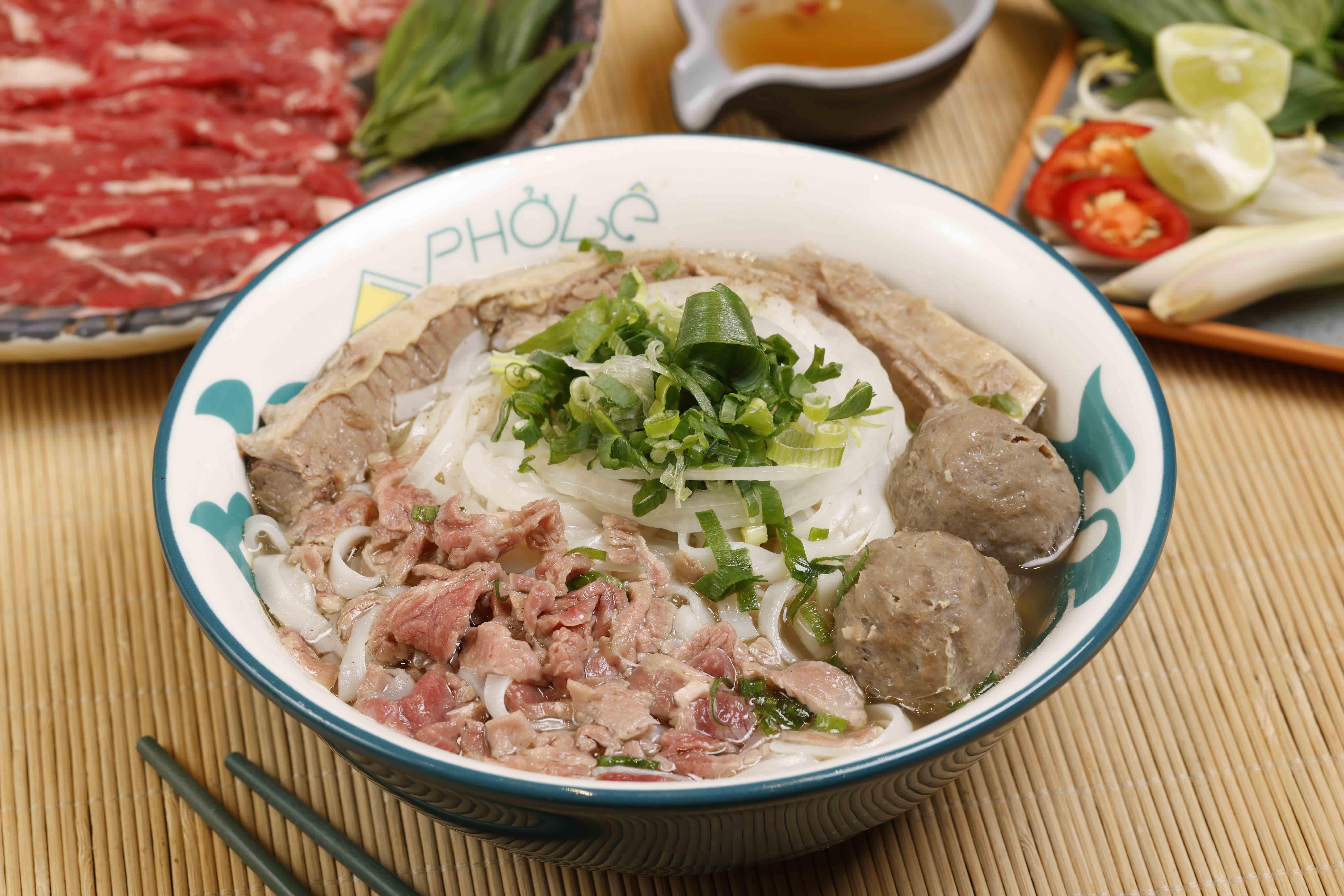 胡志明綜合粉($84)有小鮮嫩肉、熟牛肉及自家製100%純牛肉牛丸。