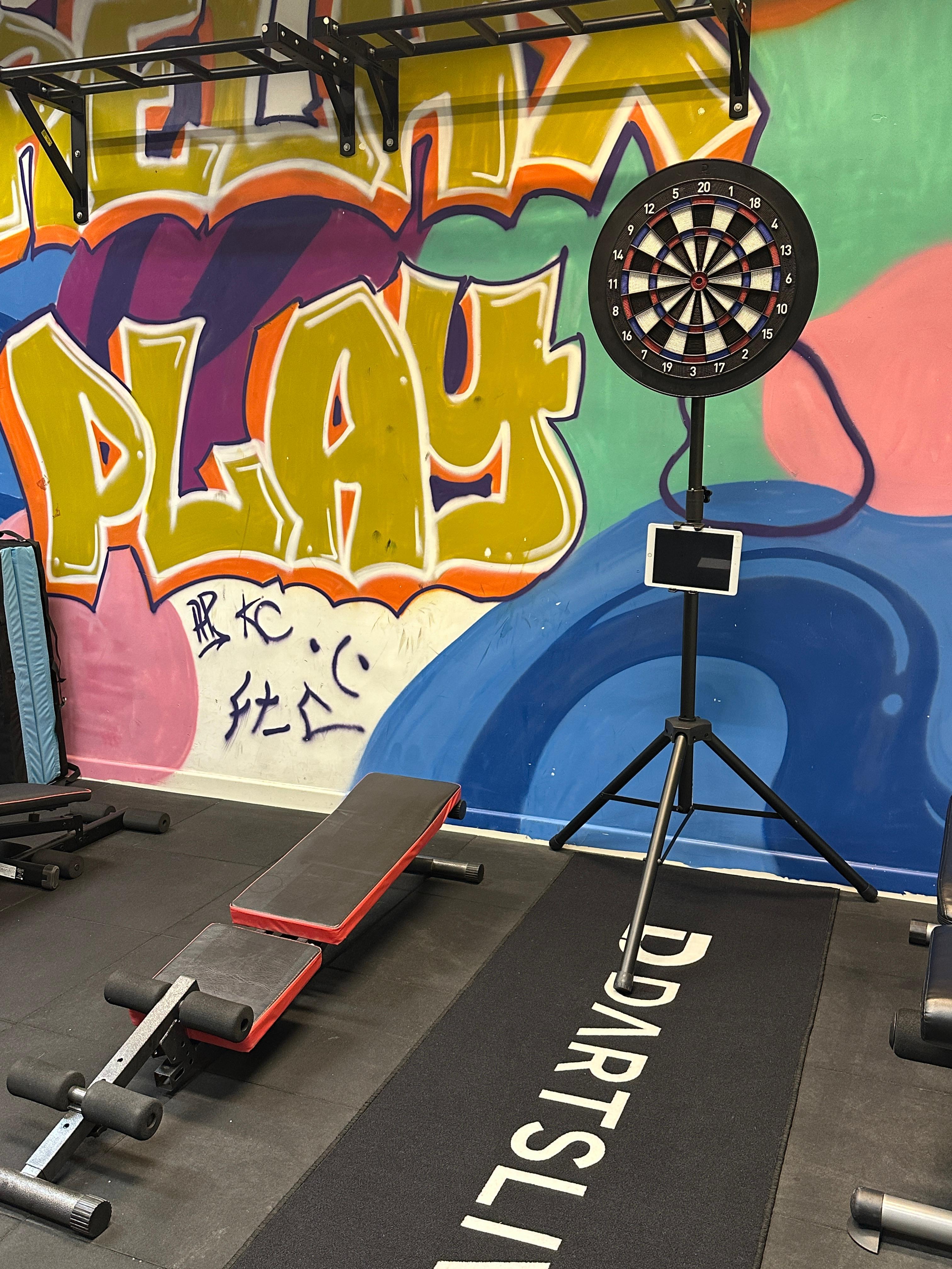 設自助Gym及飛鏢機