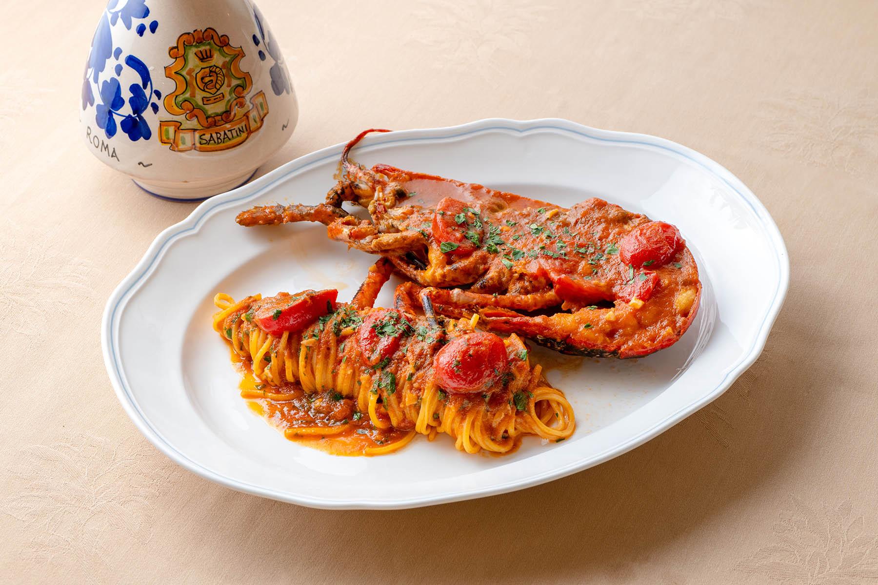 自家製全蛋麵配藍龍蝦、香草及車厘茄汁