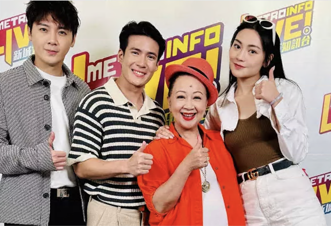 關嘉敏和天堂鳥的葉泓聲屬同一公司,曾一起接受家燕姐訪問。