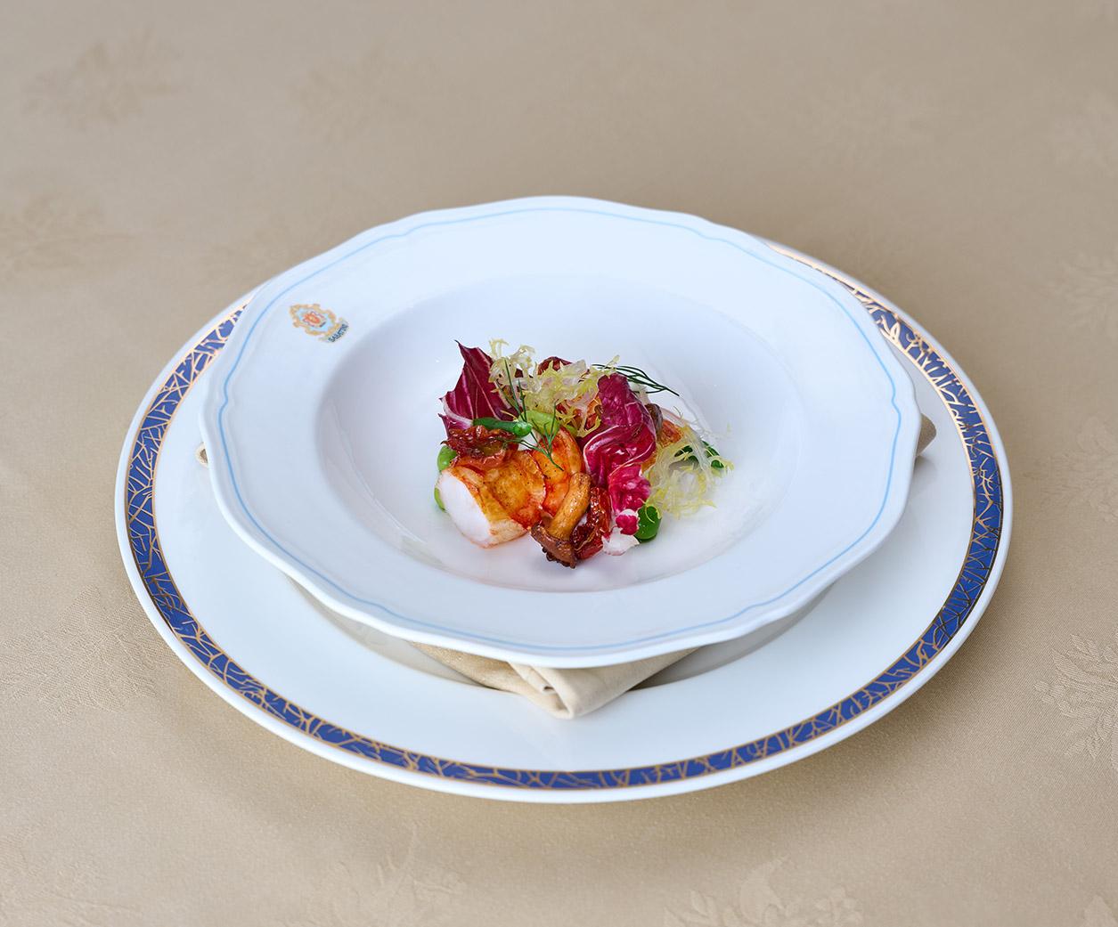 藍龍蝦沙律配蔬菜及香蒜蛋黃醬