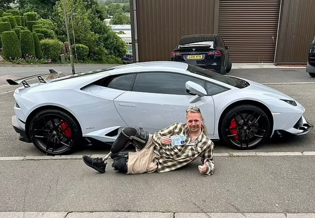 林寶堅尼車主最終現身,親證自己是傷殘人士,並持有相關證件。(互聯網)