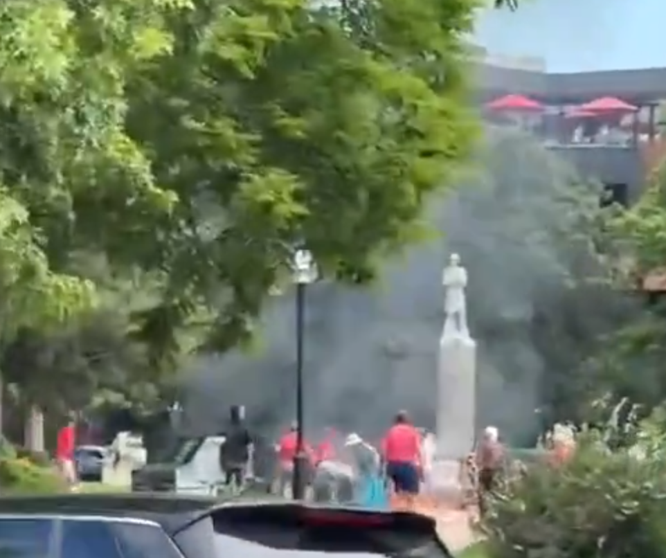 美國科羅拉多州博爾德市(Boulder)發生針對親以色列團體的襲擊事件,造成至少6人受傷,當局拘捕一名45歲男疑犯。(網上圖片/影片截圖)