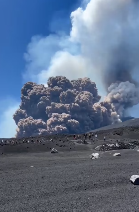 埃特納火山爆發。(路透社、互聯網)