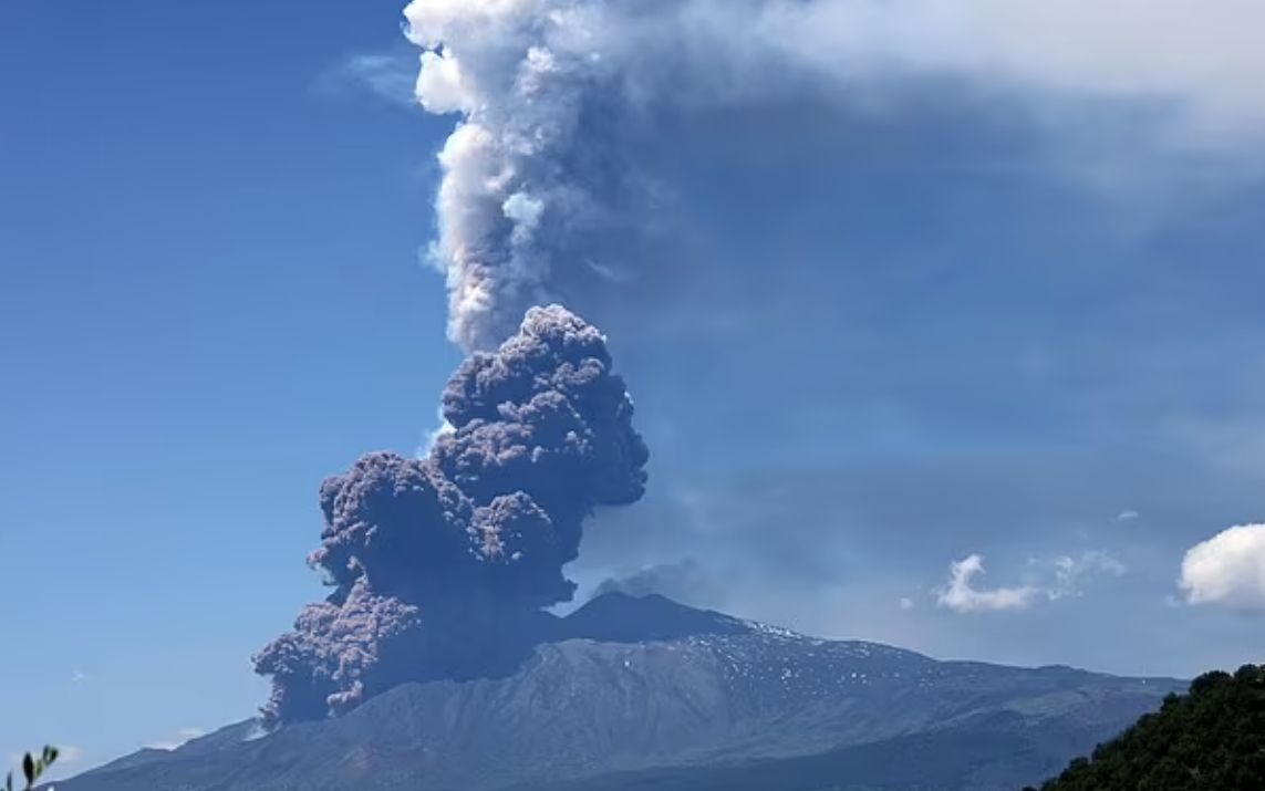 埃特納火山爆發。(路透社、互聯網)