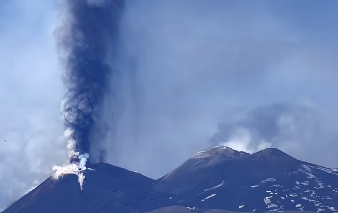 埃特納火山爆發。(路透社、互聯網)