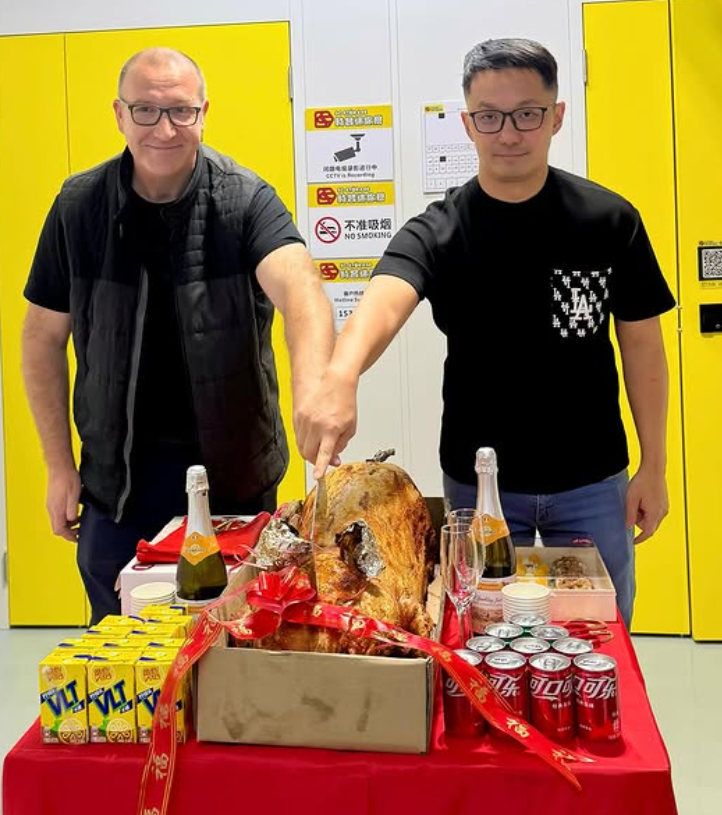 時昌迷你倉老闆時景恒(右)(網上圖片)