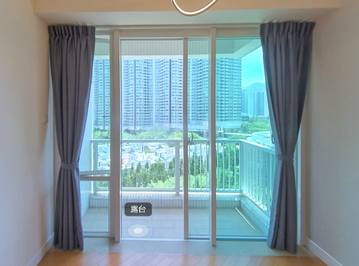 大廳連接露台,室內採光度高。(代理提供)