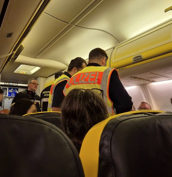 緊急部門人員上機了解情況。(互聯網)