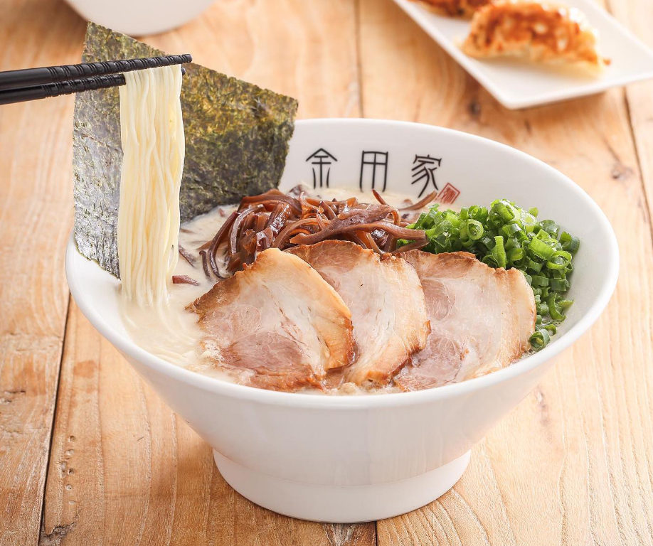 攻港11年、日本過江龍「金田家」拉麵店在社交平台宣布,在港唯一銅鑼灣分店將於6月30日結業撤出香港。該拉麵店憑招牌豚骨拉麵深受食客歡迎。(金田家fb)