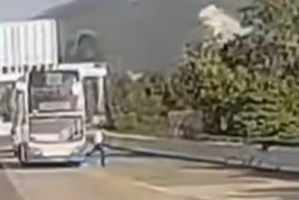 (@fb 車cam L香港群組 影片截圖)