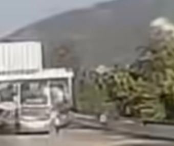 (@fb 車cam L香港群組 影片截圖)