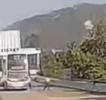 (@fb 車cam L香港群組 影片截圖)