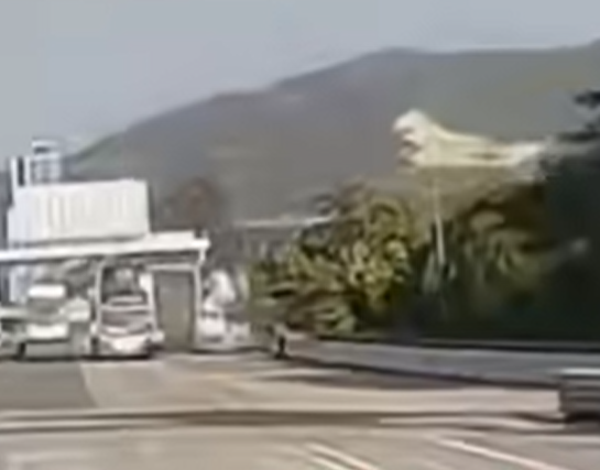 (@fb 車cam L香港群組 影片截圖)