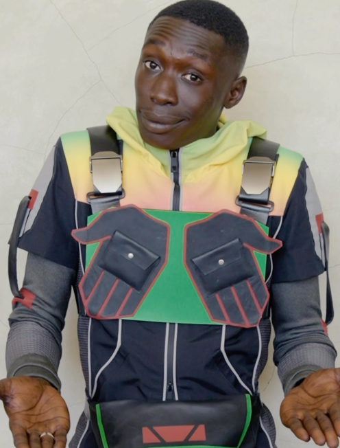 拉梅因這招牌表情及手勢紅遍全球。(互聯網)