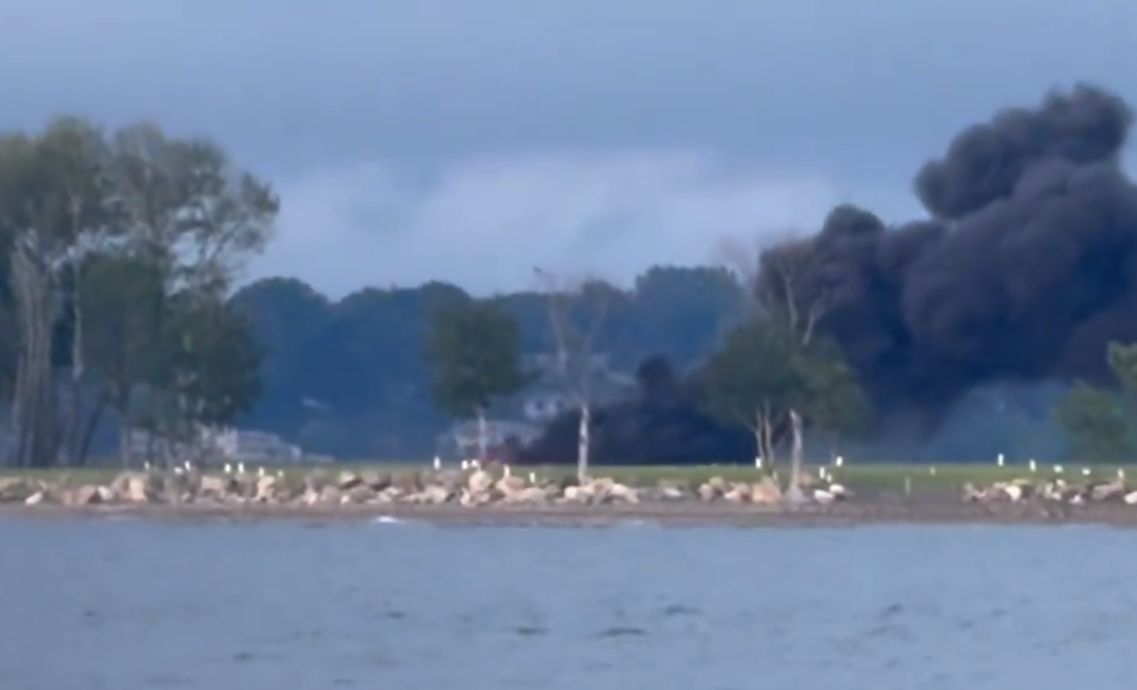 紐約傳遊艇超載+酒駕爆炸起火 乘客跳海逃生釀23傷