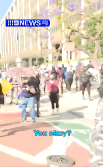 洛杉磯衝突|澳洲女記者站在警員前做直播無端遭開槍 橡膠彈中腳(有片)