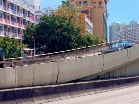 期間有一輛私家車爬頭。(馬路的事討論區FACEBOOK)