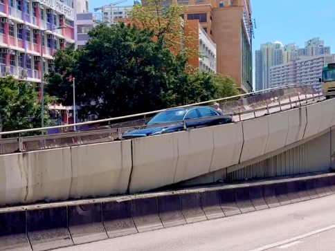 期間有一輛私家車爬頭。(馬路的事討論區FACEBOOK)