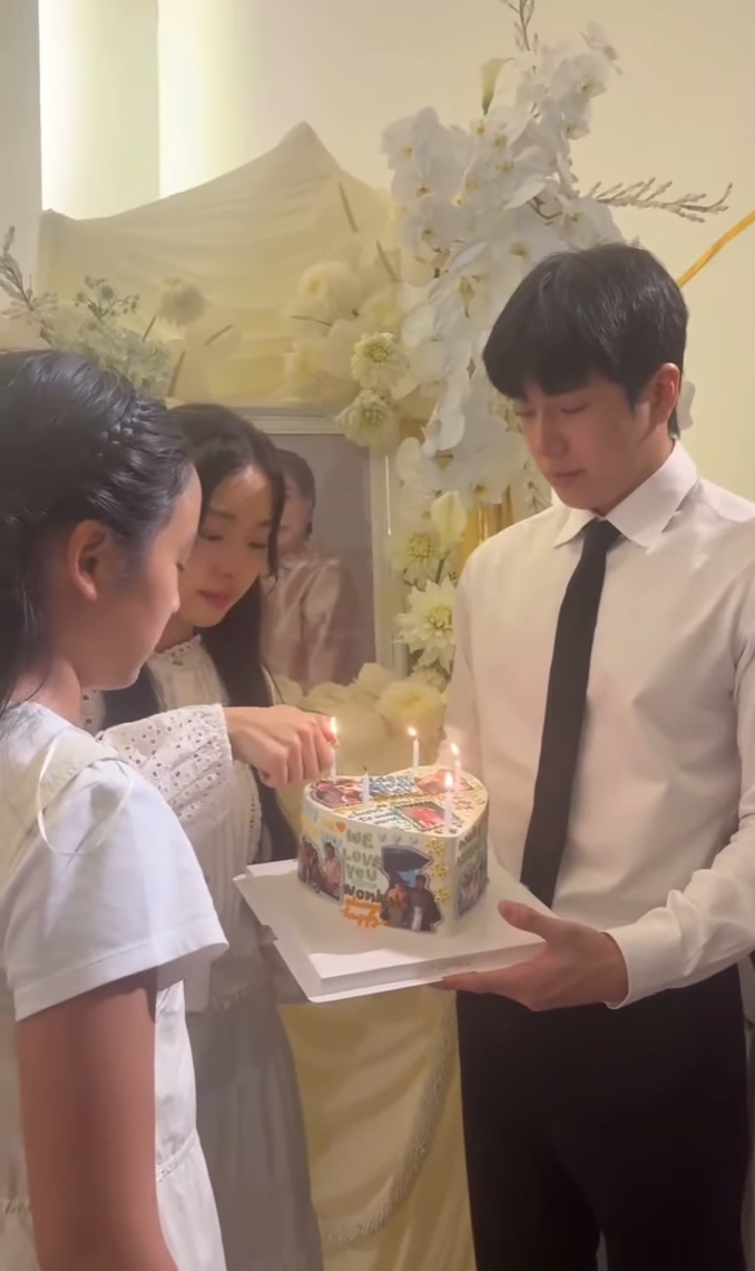 Nonkul在靈堂獲44歲女友Aff及其女送上蛋糕慶祝29歲生日。