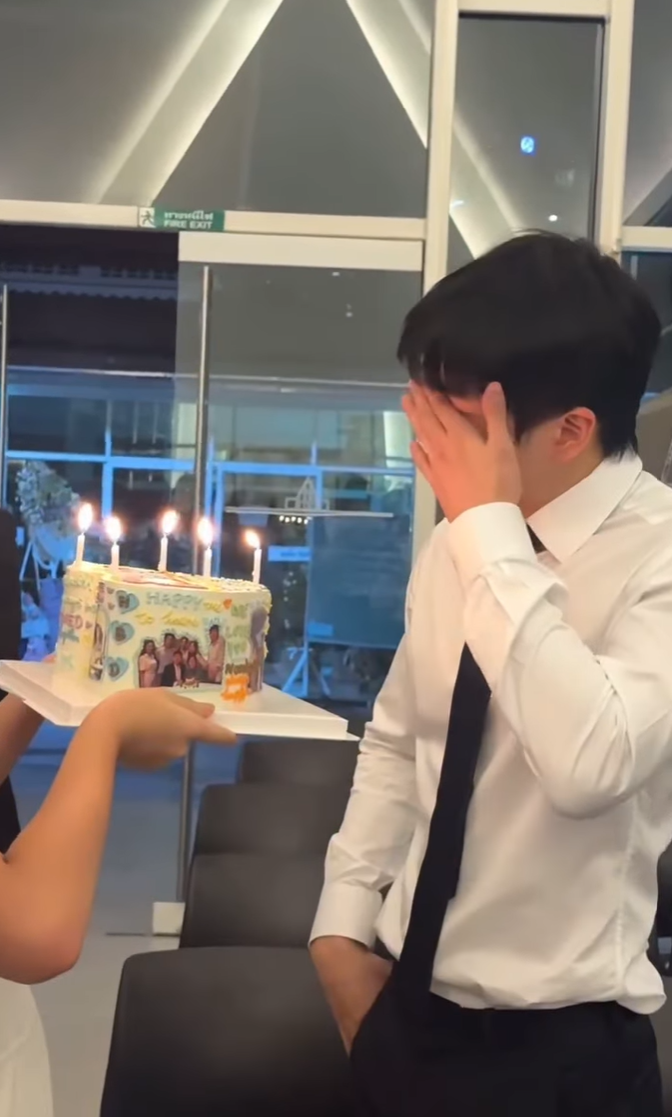 Nonkul在靈堂獲44歲女友Aff及其女送上蛋糕慶祝29歲生日。