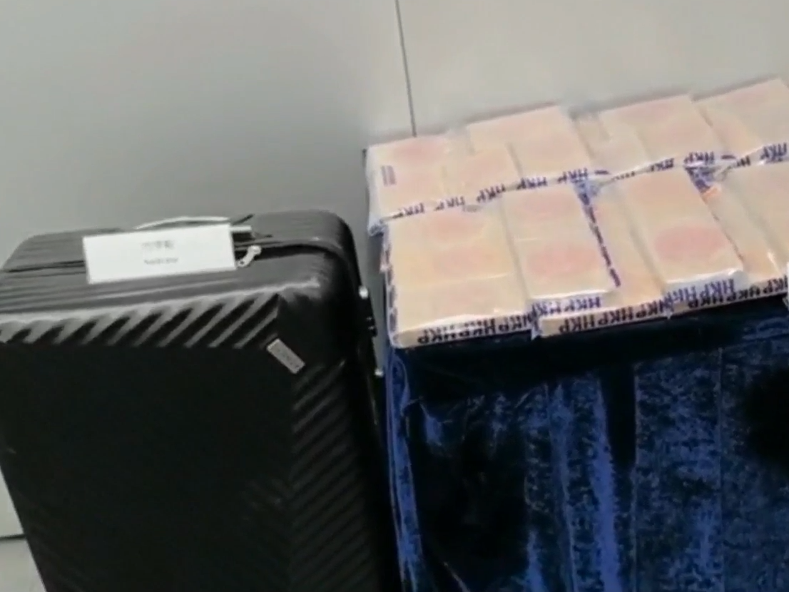 警旺角酒店檢1300萬元海洛英,揭墨西哥情侶為7萬元來港販毒。(香港警察Facebook直播截圖)