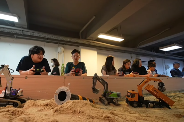 全港首間搖控鏟泥車主題cafe「英雄傳」。 (照片取自英雄傳IG)