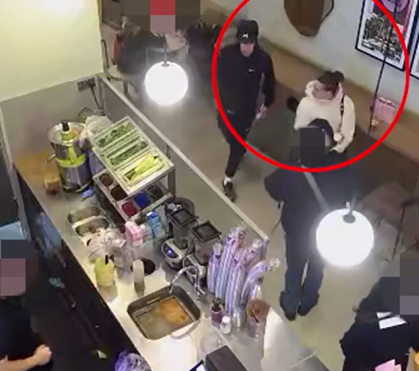 賊人取走手機經過。(互聯網)