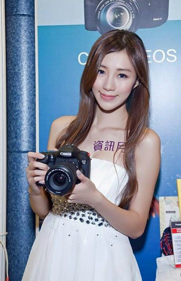 有「車模界林志玲」之稱號的台灣網紅兼模特兒「泡泡」蔡語芯前往台北美容名醫開設的診所,接受俗稱「牛奶針」的靜脈注射麻醉治療後昏迷。其家屬19天後決定拔喉。(網上圖片)