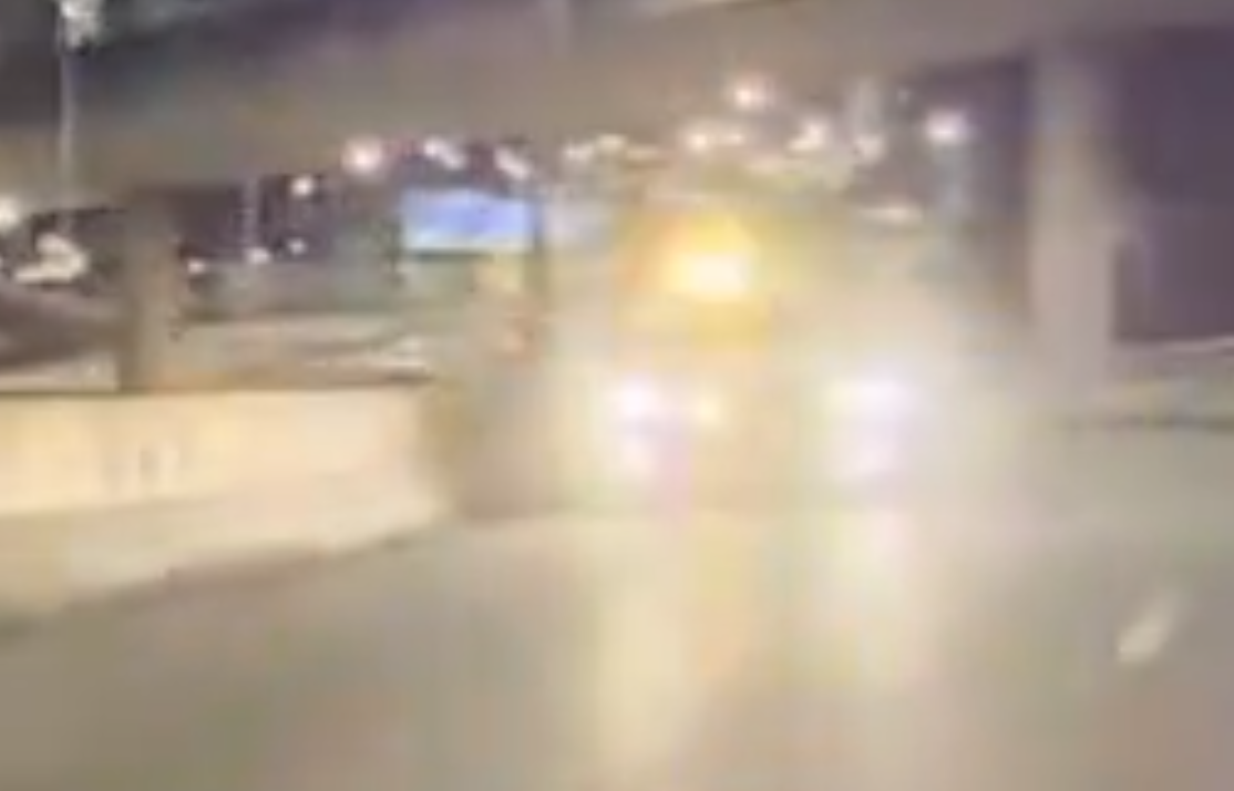 有網民5月17日於社交平台上載一條疑似警車追截兩輛私家車約7秒長「車Cam」片,現場為觀塘道往九龍灣方向,兩輛私家車沿快線狂飆,尾隨有一輛亮起閃燈的疑似警車追截。據了解,有關車輛為退役警車,車主買入該車後參與非法賽車疑扮「兵捉賊」。