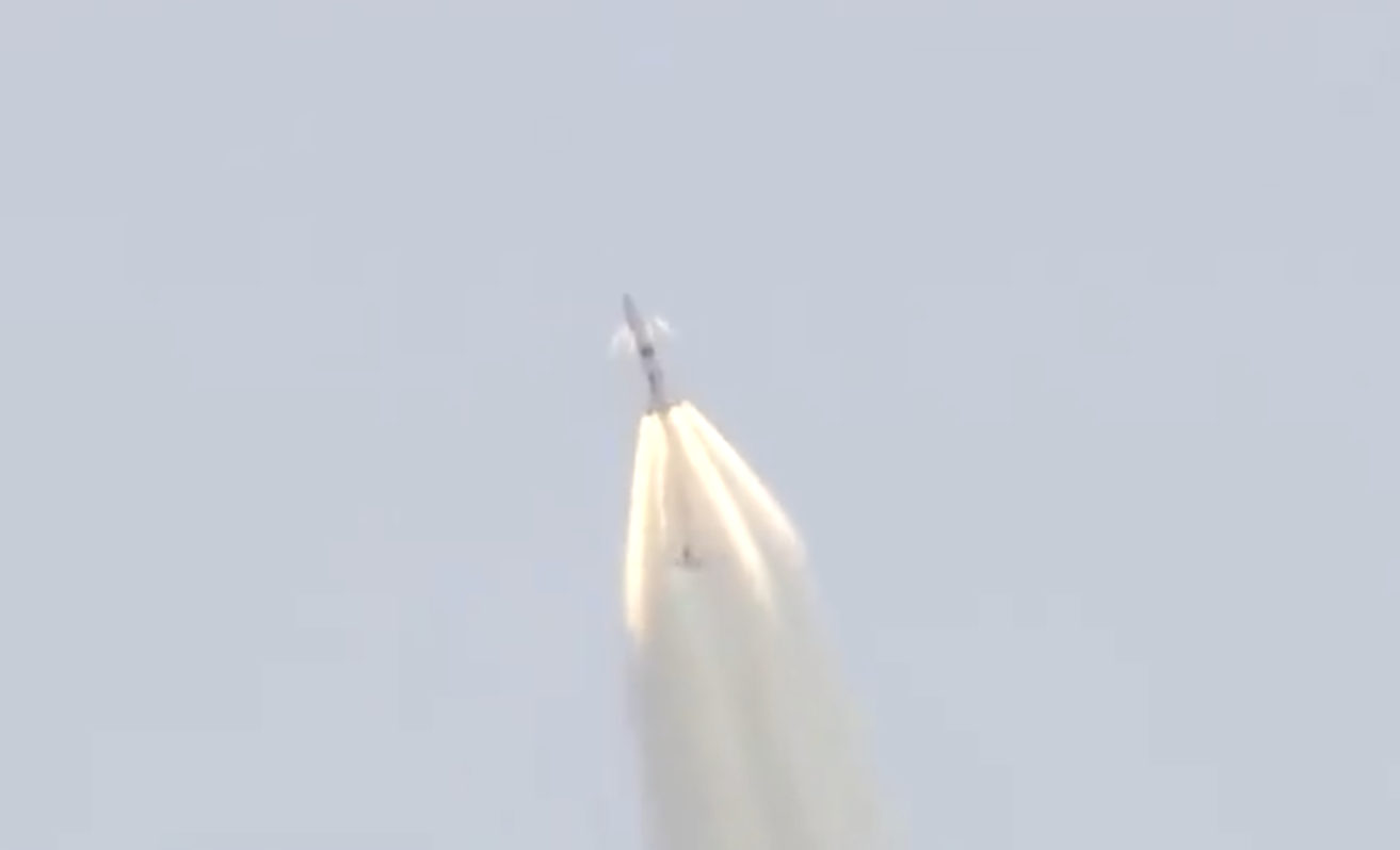 中國在酒泉衛星發射中心成功組織實施夢舟載人飛船零高度逃逸飛行試驗,標誌著中國載人月球探測工程研製工作取得新的重要突破。