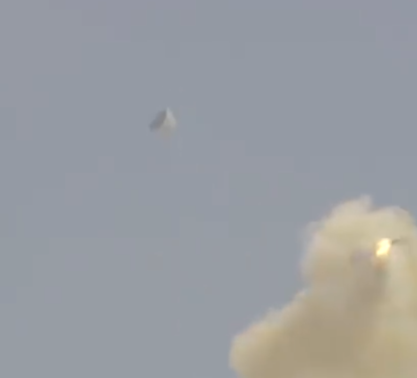 中國在酒泉衛星發射中心成功組織實施夢舟載人飛船零高度逃逸飛行試驗,標誌著中國載人月球探測工程研製工作取得新的重要突破。