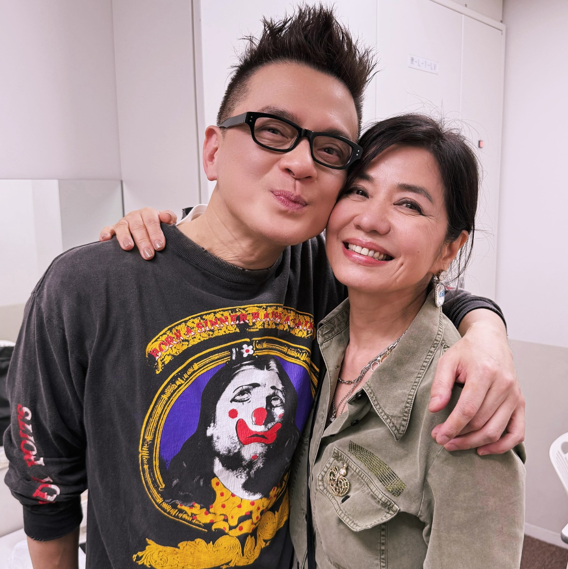 黃耀明東京開騷,紅姑亦為好友現身撐場。