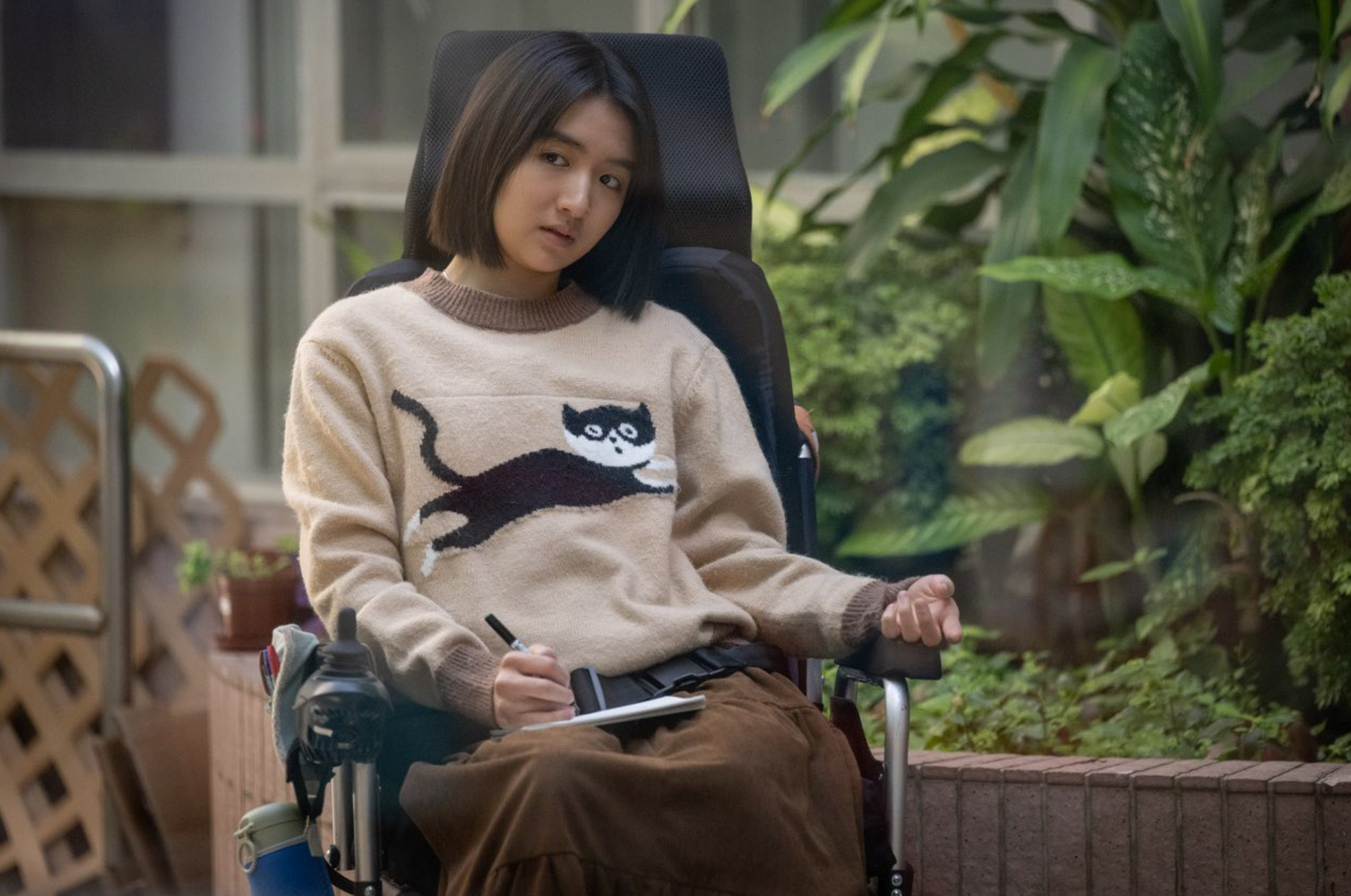 許恩怡飾演從小患上肌肉萎縮症的少女。