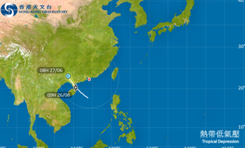 一號戒備信號生效,天文台表示,過去數小時,與該熱帶低氣壓相關的狂風驟雨影響廣東沿岸,本港部分地區錄得約20毫米雨量,而離岸及高地間中吹強風。