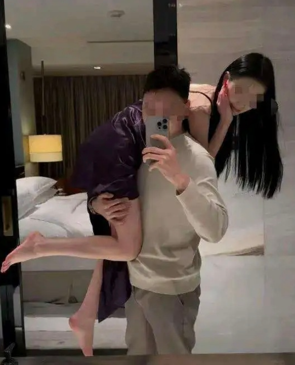 一名女網民近日指控著名科企小米前總監「馮德兵」長期包養網紅及女大學生作情人,並簽署多達200份「淫亂合約」