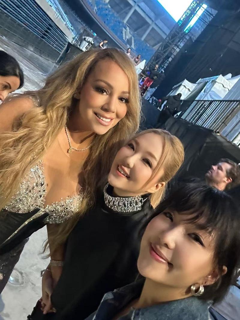衛蘭、妹妹Jill與天后Mariah Carey合照。