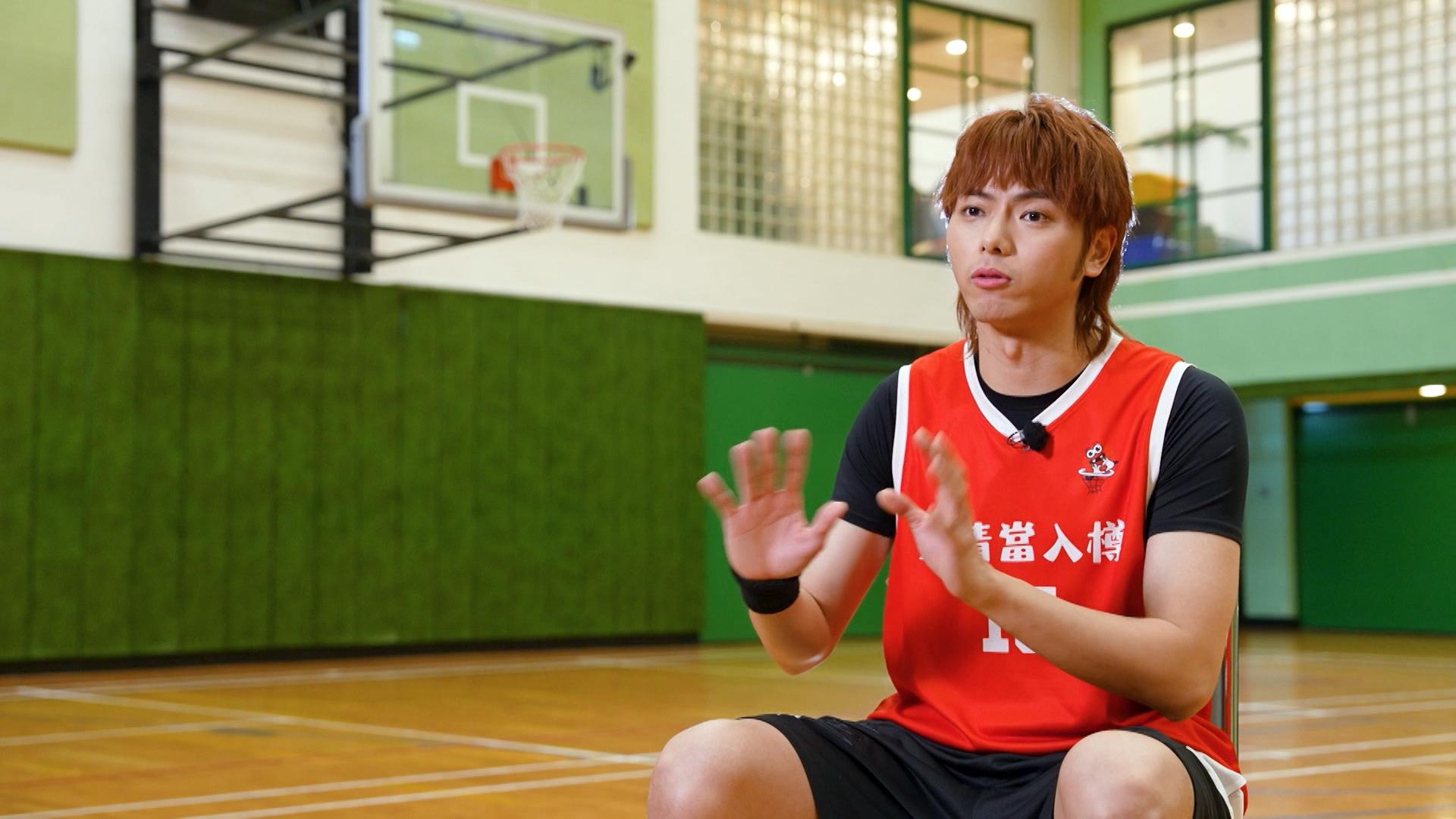 郭嘉駿(193@ERROR) 讚「平民王」劉振星所教的步法很有用。