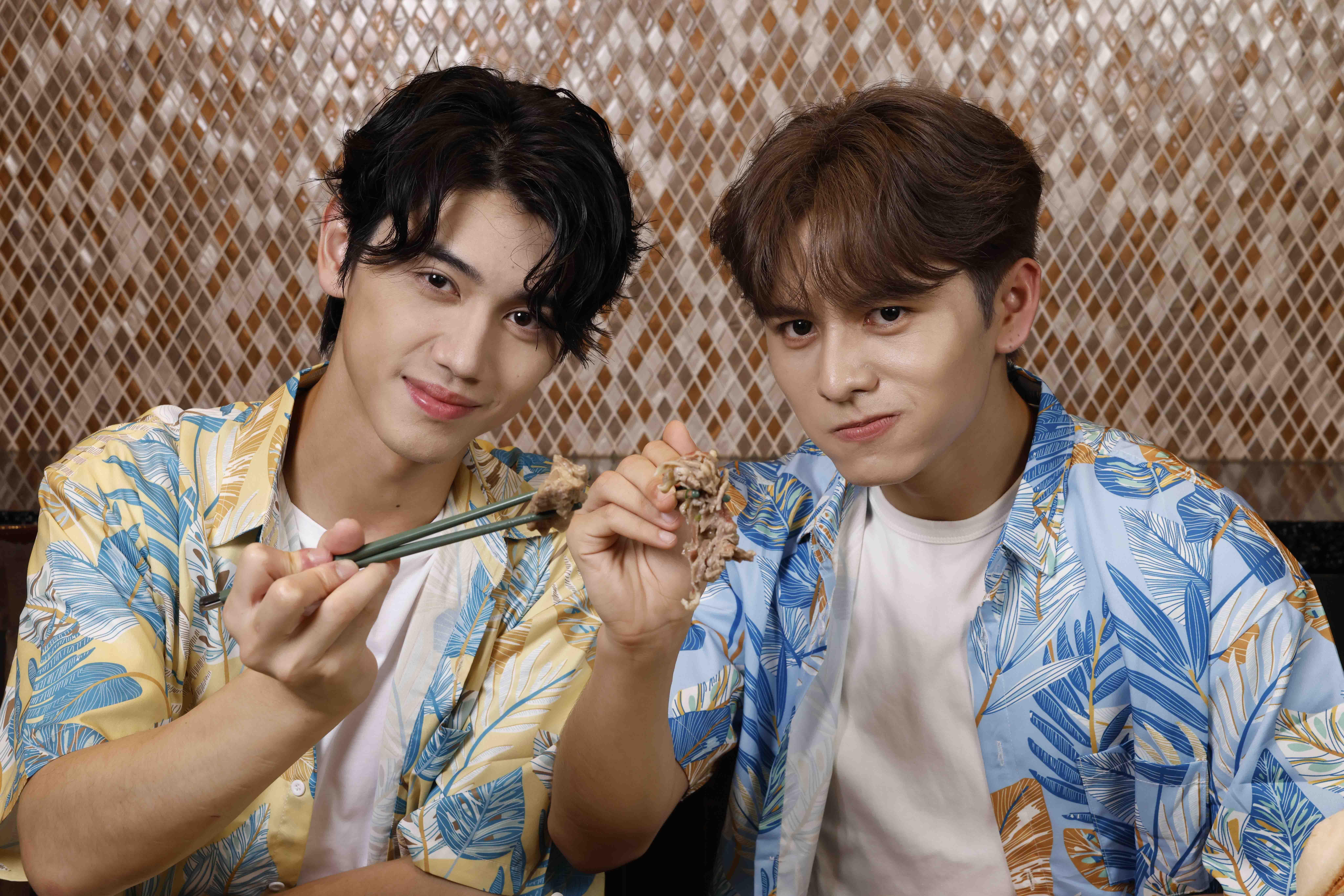 錦麗找來兩位小鮮肉模特兒:韓風Ethan(左)和嫩版魏浚笙Noa(右),替升級版「小鮮嫩肉」宣傳,玩味綽頭十足!