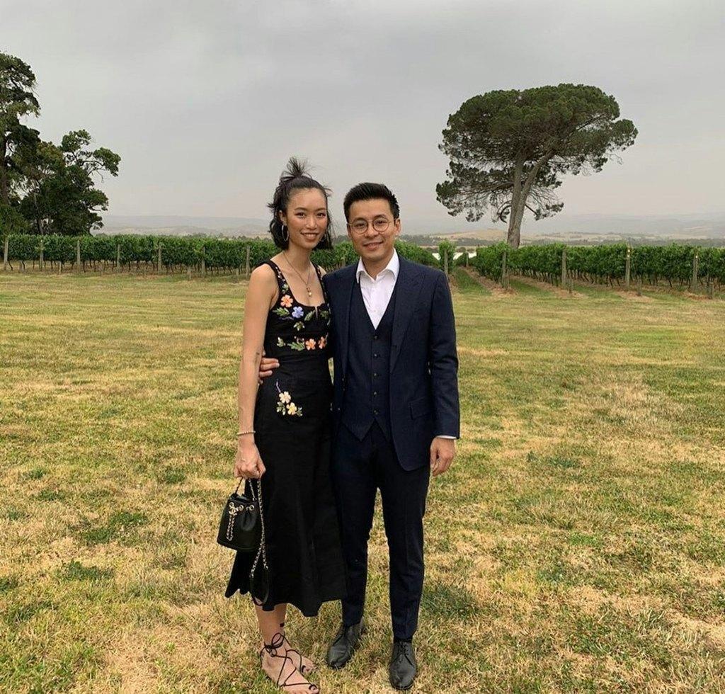 霍啟仁被指與「泰國朱千雪」Namfon於6月時訂婚。