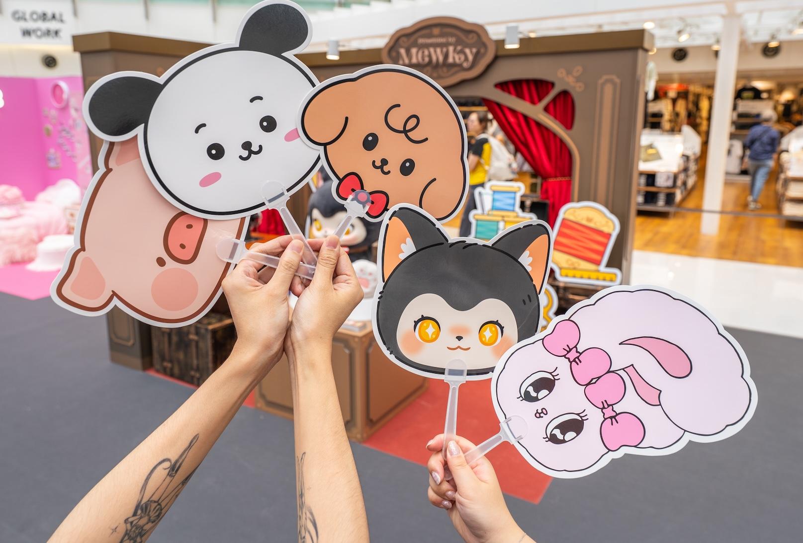 追蹤@toyzeroplus及@toyzeroplus_hk和角色IP Instagram,即可獲得隨機贈送的萌星紙扇一把