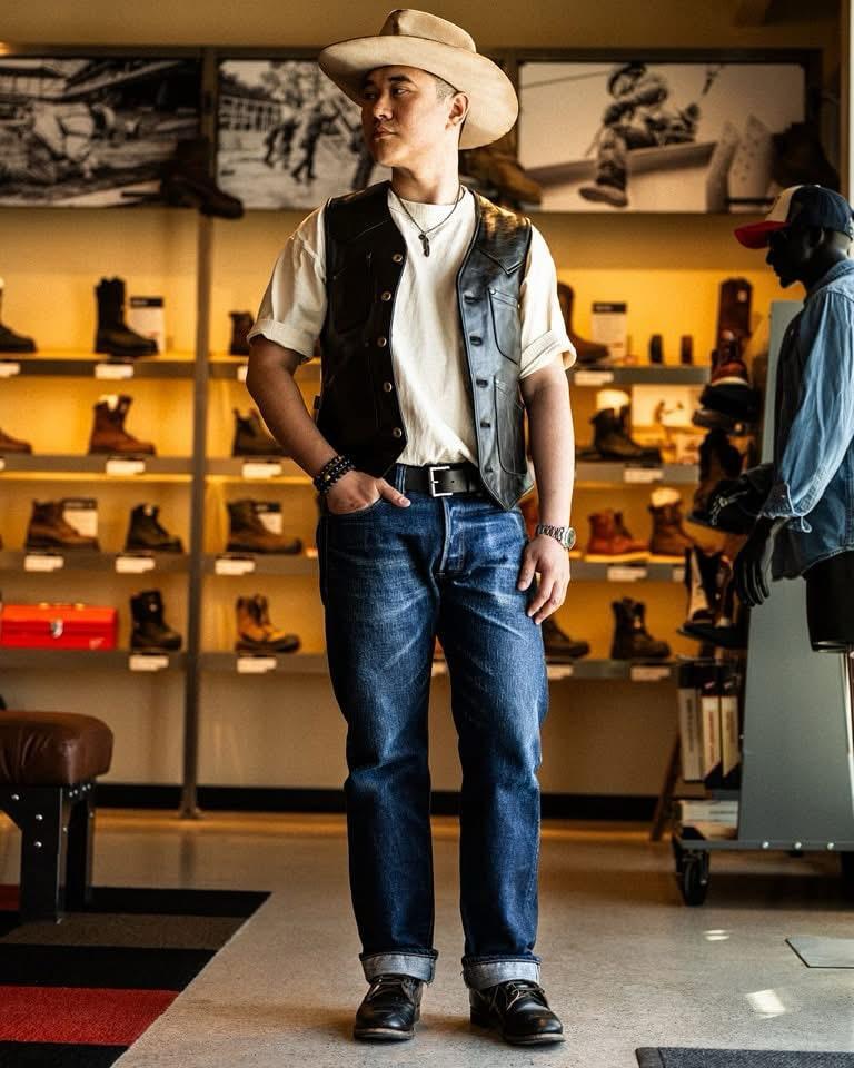 黃秋生的長子黃一一,不少網民大讚靚仔有型。